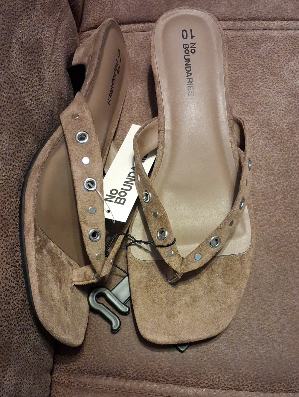 No Boundaries Tan/Taupe Faux Suede Grommet Slide Sandals Size 10